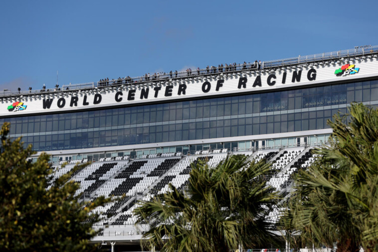 2025-daytona-500:-bubba-wallace,-austin-cindric-win-qualifying-duels,-tv-schedule,-race-details-and-more