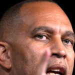 jeffries:-new-york-is-being-targeted,-won’t-be-‘intimidated’-by-suit-over-tipping-off-illegals