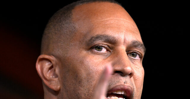 jeffries:-new-york-is-being-targeted,-won’t-be-‘intimidated’-by-suit-over-tipping-off-illegals