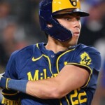 yelich-joins-brewers-at-camp,-on-track-for-opener