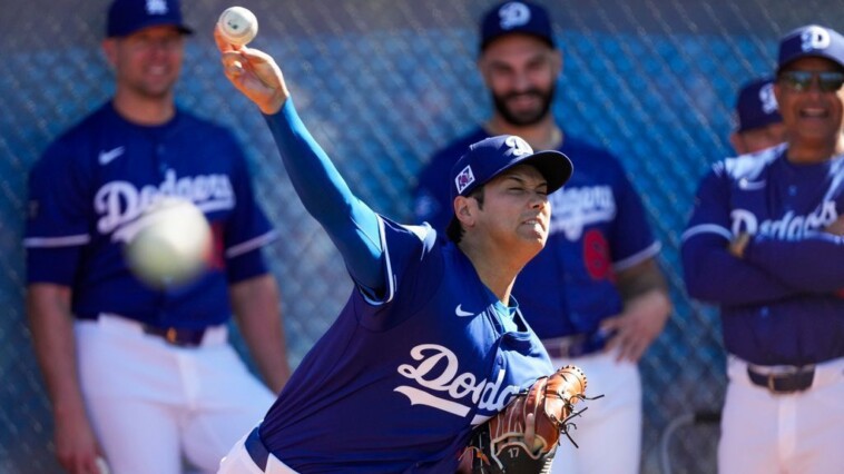 dodgers’-ohtani-throws-first-bullpen-of-spring