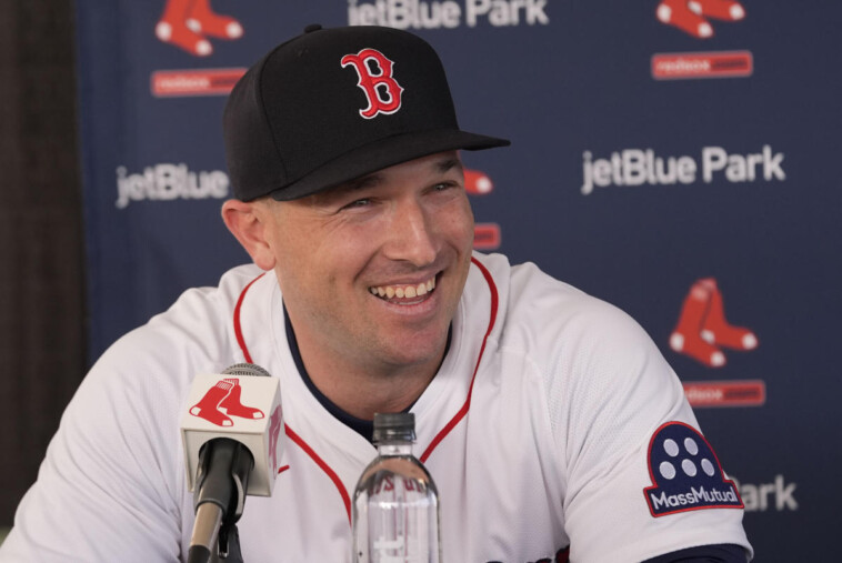 alex-bregman-officially-introduced-by-red-sox,-alex-cora-won’t-commit-to-which-position-he’ll-play