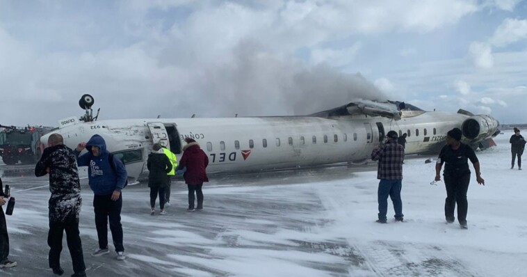 stunning-footage:-delta-plane-ends-up-completely-upside-down-after-crash-landing