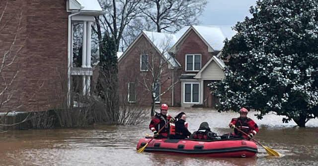 photos:-crews-‘heroically’-perform-50-rescues-as-floodwaters-slam-kentucky-town