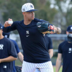 devin-williams-sneaks-some-forbidden-beard-into-yankees-team-photo