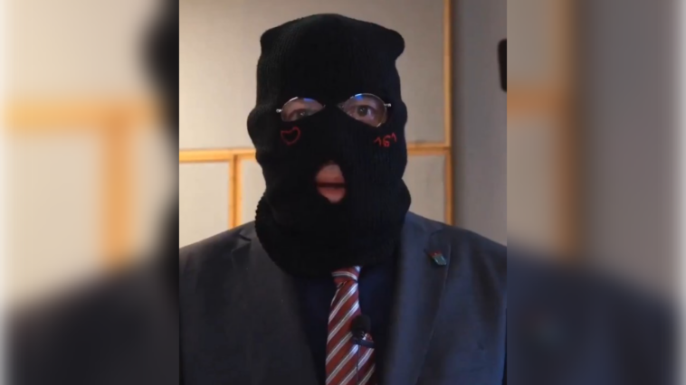 german-bundestag-member-from-far-left-‘linke’-party-wears-black-balaclava-mask-and-threatens-conservatives-and-populists-days-before-national-election