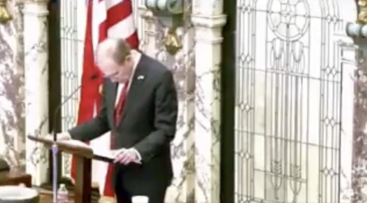 mississippi-lt-gov.-delbert-hosemann,-77,-collapses-on-senate-floor,-alarming-video-shows