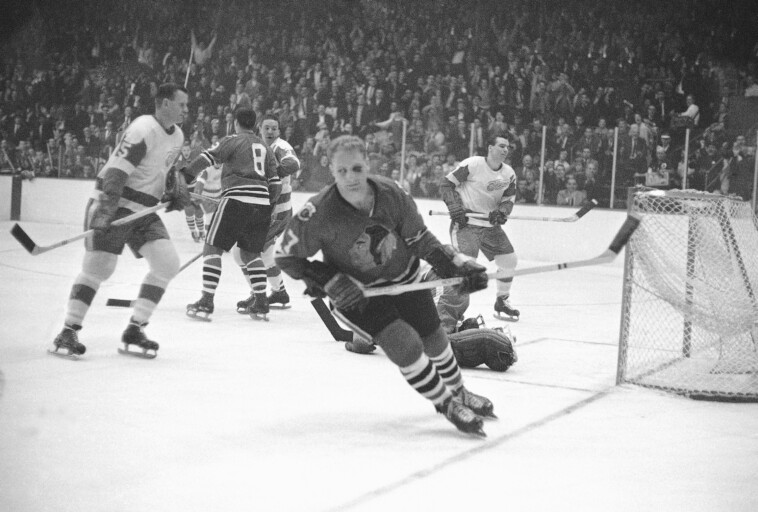 controversial-nhl-legend-bobby-hull-had-cte-when-he-died