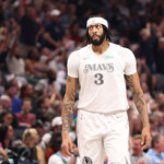 mavericks’-anthony-davis-‘making-good-progress,’-will-miss-another-2-weeks-with-left-adductor-strain