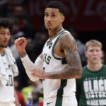 kuzma-daps-up-ex-wiz-teammate-in-‘weird’-scene