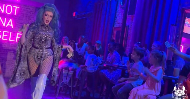 iowa-republicans-advance-bill-to-make-bringing-children-to-drag-shows-a-felony