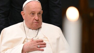 pope-francis-had-‘tranquil’-night-in-hospital,-vatican-says