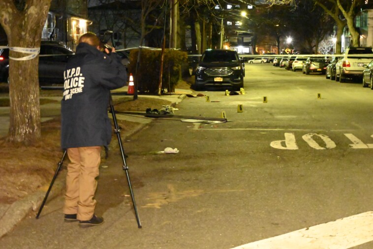 man-fatally-stabbed-during-fight-inside-nyc-home-as-killer-remains-on-loose:-nypd