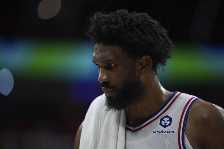 joel-embiid-sits-out-4th-quarter-as-sixers-lose-to-nets,-team-considering-‘alternative-options’-on-injured-knee