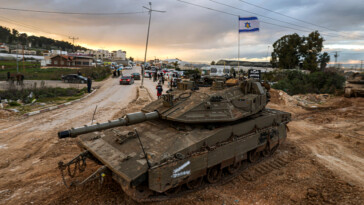 israel-moves-tanks-into-west-bank-for-first-time-since-2002