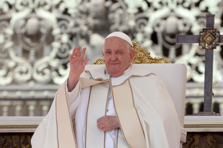 pope-francis-awake-on-10th-day-of-hospitalization-as-early-kidney-failure-kicks-in