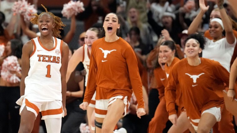 texas-tops-women’s-poll-for-1st-time-in-21-years