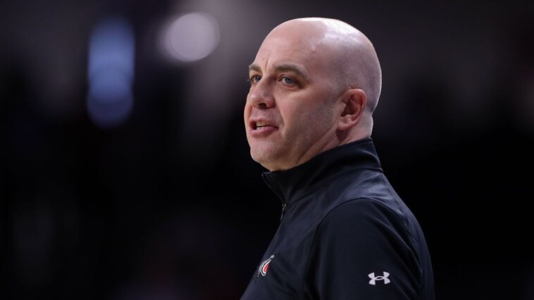 utes-fire-hoops-coach-smith-during-fourth-season