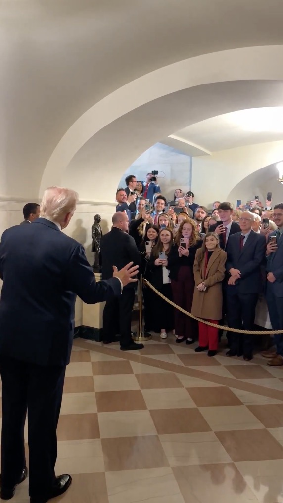 trump-makes-surprise-appearance-on-first-white-house-tour-of-new-administration:-‘first-lady-worked-very-hard-in-making-it-perfect’