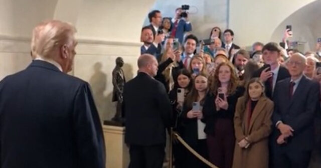 donald-trump-greets-first-white-house-tour-since-melania-reopened-them:-‘very-smart-looking-people’