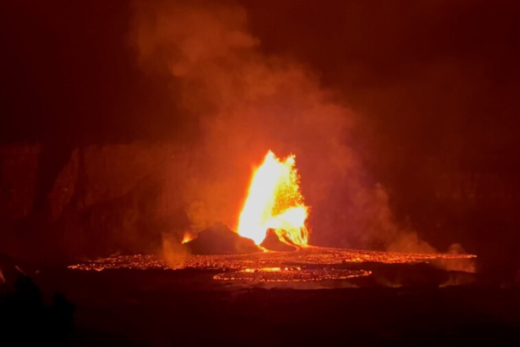 lava-from-hawaii’s-kilauea-volcano-spews-‘showers-of-gold’-600-feet-in-the-air-during-latest-eruption