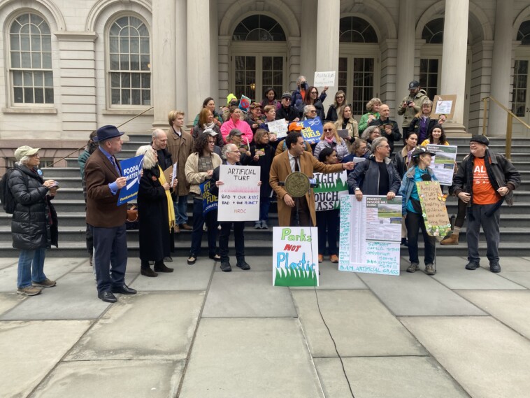 protesters-demand-ban-on-artificial-grass-in-nyc-public-parks,-which-they-say-will-poison-kids-with-‘forever-chemicals’