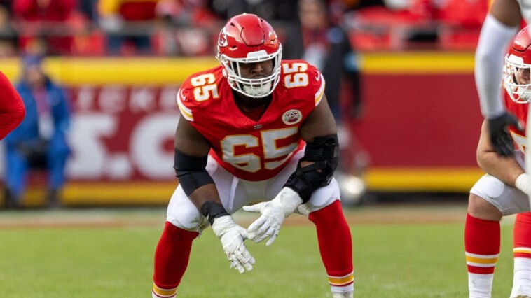 chiefs-to-franchise-tag-guard-smith,-source-says