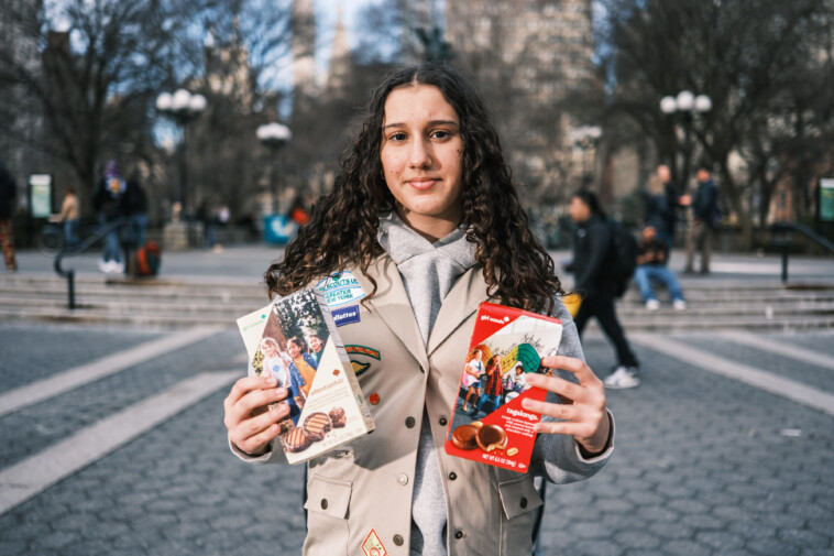 tribecca-teen-on-mission-to-be-top-nyc-girl-scout-cookie-seller-for-fourth-year-in-a-row-—-this-is-how-she-rakes-in-the-cash