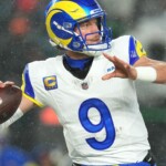 stafford-agrees-to-restructured-deal-with-rams