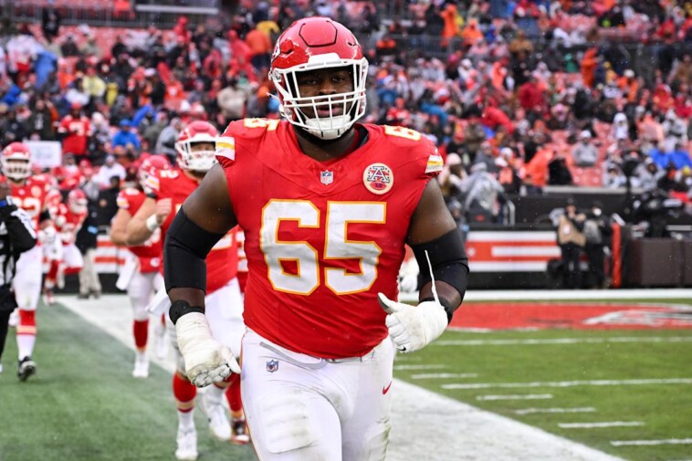 chiefs-place-non-exclusive-franchise-tag-on-pro-bowl-g-trey-smith,-allowing-him-to-negotiate-with-other-teams