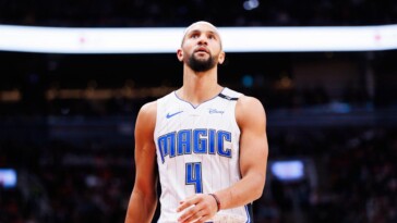 magic-guard-jalen-suggs-out-indefinitely-with-left-knee-injury