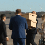 trump-staffers-load-boxes-of-items-seized-by-fbi-in-2022-mar-a-lago-raid-onto-air-force-one