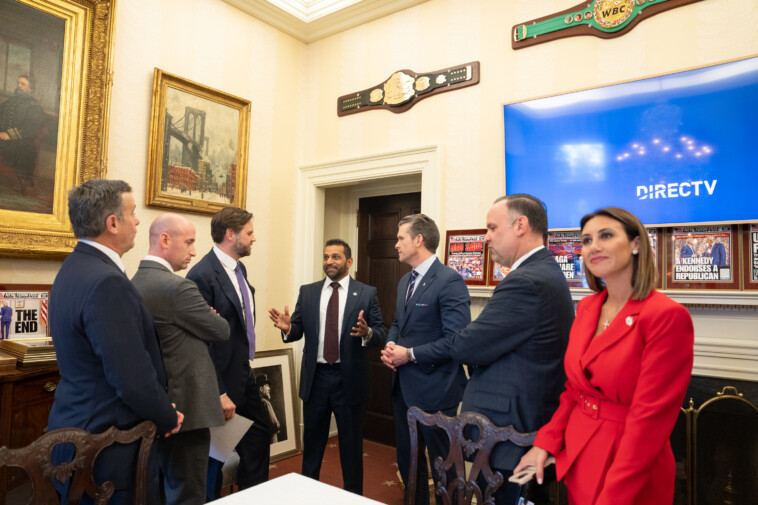 trump-adorns-oval-office-dining-room-with-front-pages-of-the-post 