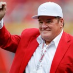 president-trump-says-he-will-issue-pete-rose-a-‘complete-pardon’