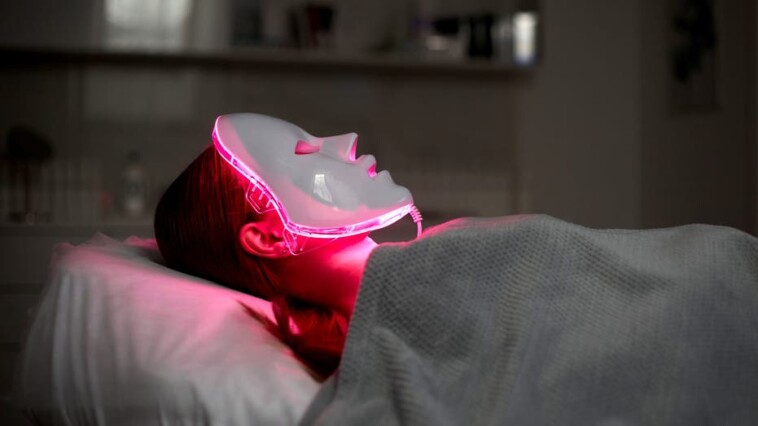 can-red-light-therapy-improve-your-skin?-dermatologists-share-benefits-and-tips