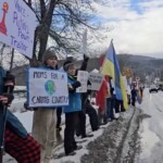 hundreds-of-pro-ukraine-protesters-demonstrate-as-jd-vance-visits-vermont-ski-resort-for-family-vacation