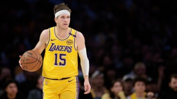 lakers-dodge-bullet-with-austin-reaves,-who-is-day-to-day-after-leaving-game-with-calf-injury