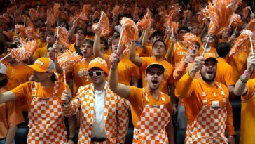 jahmai-mashack’s-buzzer-beating-3-pointer-gives-tennessee-79-76-win-over-alabama