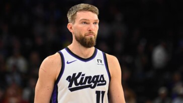 kings-c-domantas-sabonis-leaves-game-vs.-rockets-with-apparent-left-hamstring-injury