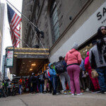 nyc’s-roosevelt-hotel-may-fetch-$1b-in-sale-after-migrants-move-out:-sources