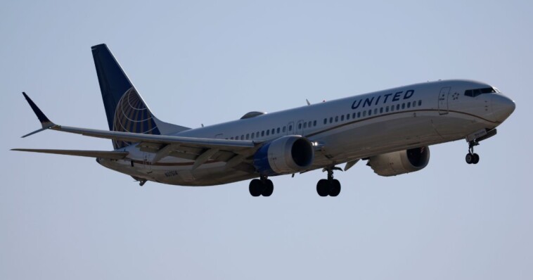 5-passengers-taken-to-hospital-after-united-flight-is-forced-to-make-unexpected-landing