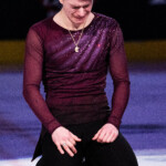 ice-skater-who-lost-both-parents-in-dc-plane-crash-sobs-after-touching-tribute-performance