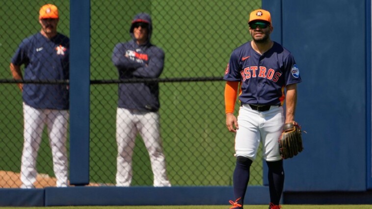 astros-planning-to-play-altuve-mostly-in-left-field
