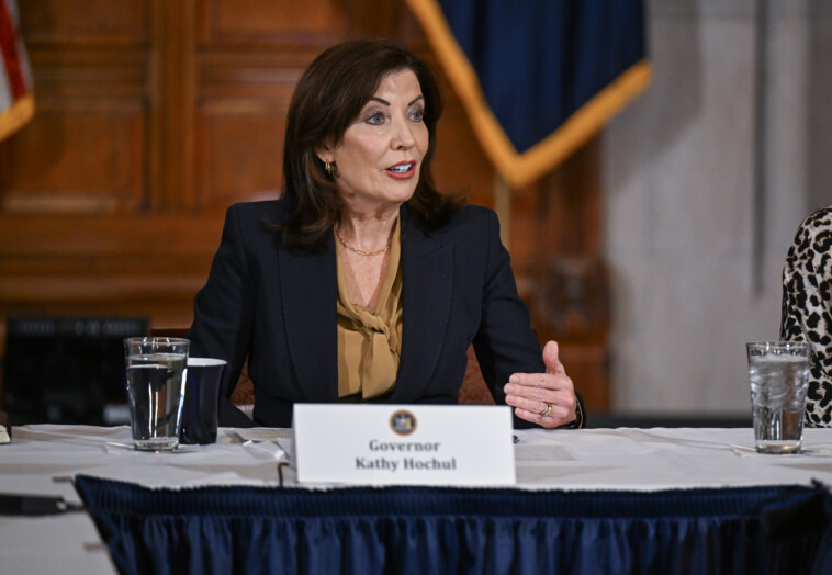 senate-dems-slammed-for-trying-to-‘water-down’-gov.-hochul’s-school-smartphone-ban:-‘almost-meaningless’