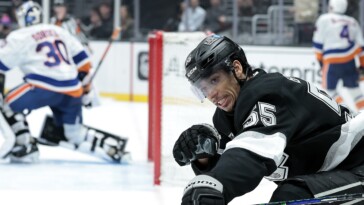 islanders-fail-to-get-closer-in-playoff-race-after-getting-drubbed-by-kings