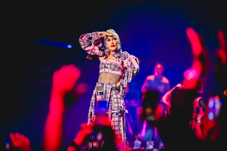 gwen-stefani-outrages-lefty-fans-with-support-for-christianity,-tucker-carlson