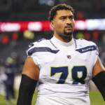 giants-keep-adding-to-offensive-line-with-stone-forsythe-signing