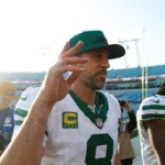2025-nfl-free-agency:-steelers-reportedly-have-made-offer-to-aaron-rodgers