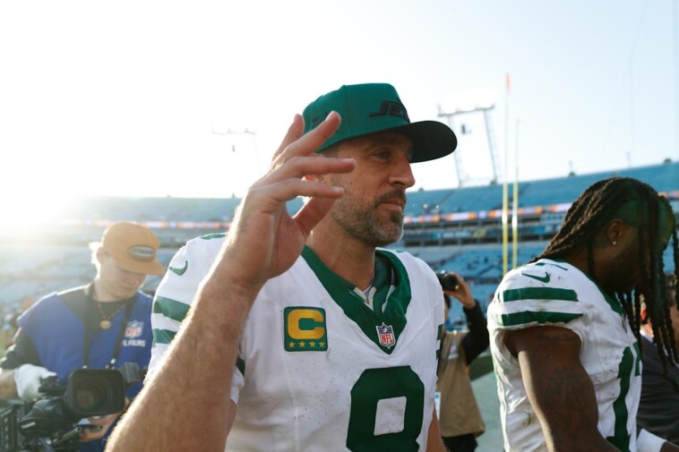 2025-nfl-free-agency:-steelers-reportedly-have-made-offer-to-aaron-rodgers