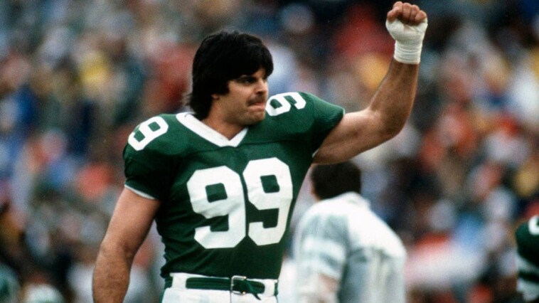 mark-gastineau-suing-espn-over-viral-brett-favre-confrontation:-report
